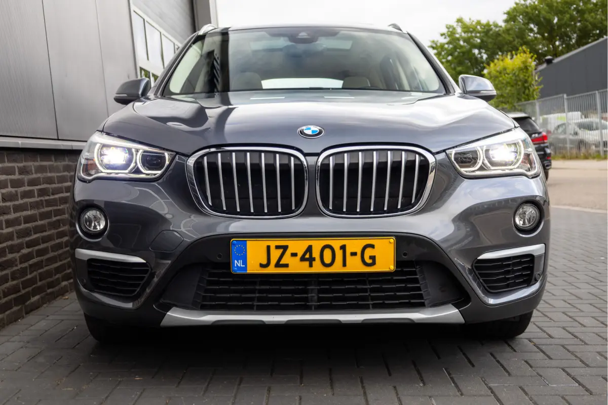 sDrive20i 192 pk Centennial High Executive / NL-Auto/ Dealer.Ond/ Pano-Dak/ Leder/ Sport-Stoele/ Stoel.Verw/ Head-Up/ Led-Verlichting/ Trekhaak