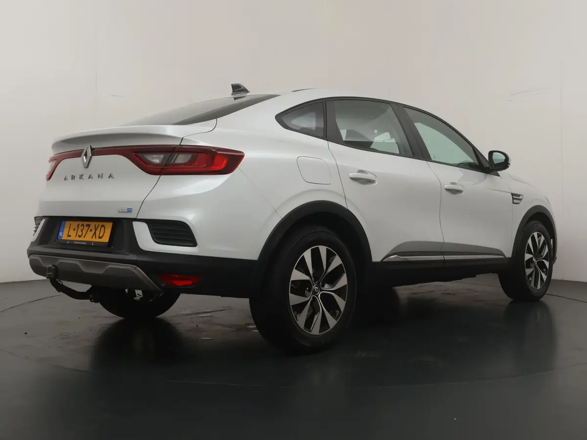 E-Tech Hybrid 145 Zen | Trekhaak | Parkeercamera | Navigatie |