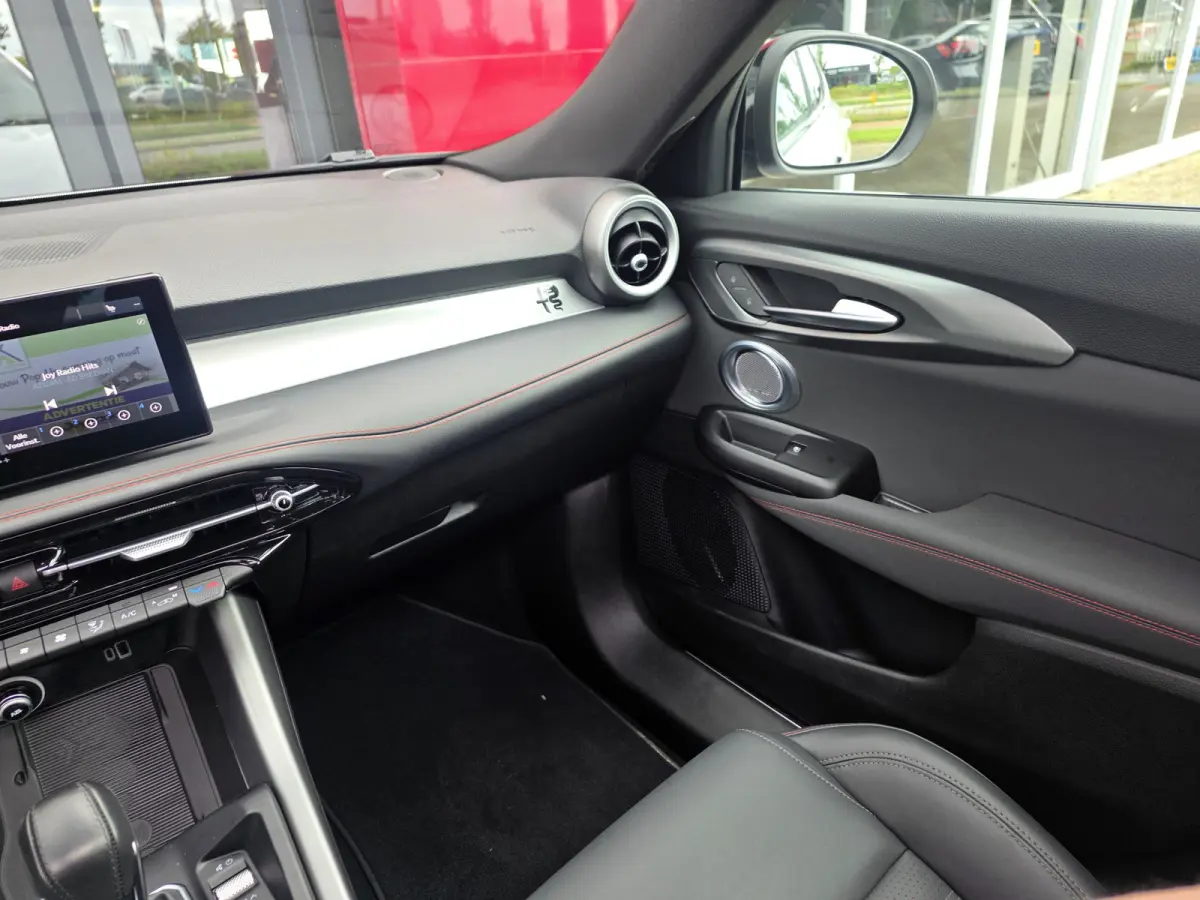 1.3T PHEV 280PK Tributo Italiano | Panorama-dak | Camera 360 | Leer