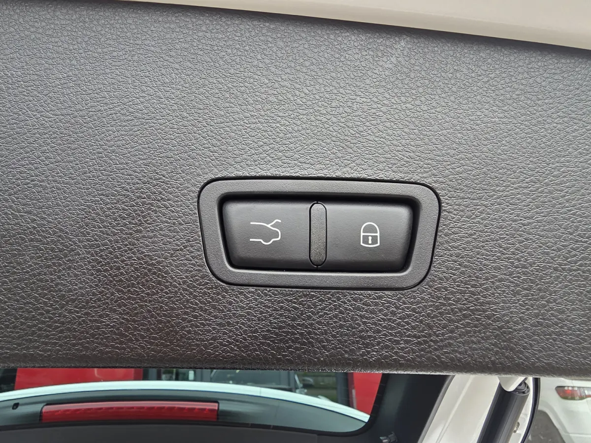 1.3T PHEV 280PK Tributo Italiano | Panorama-dak | Camera 360 | Leer