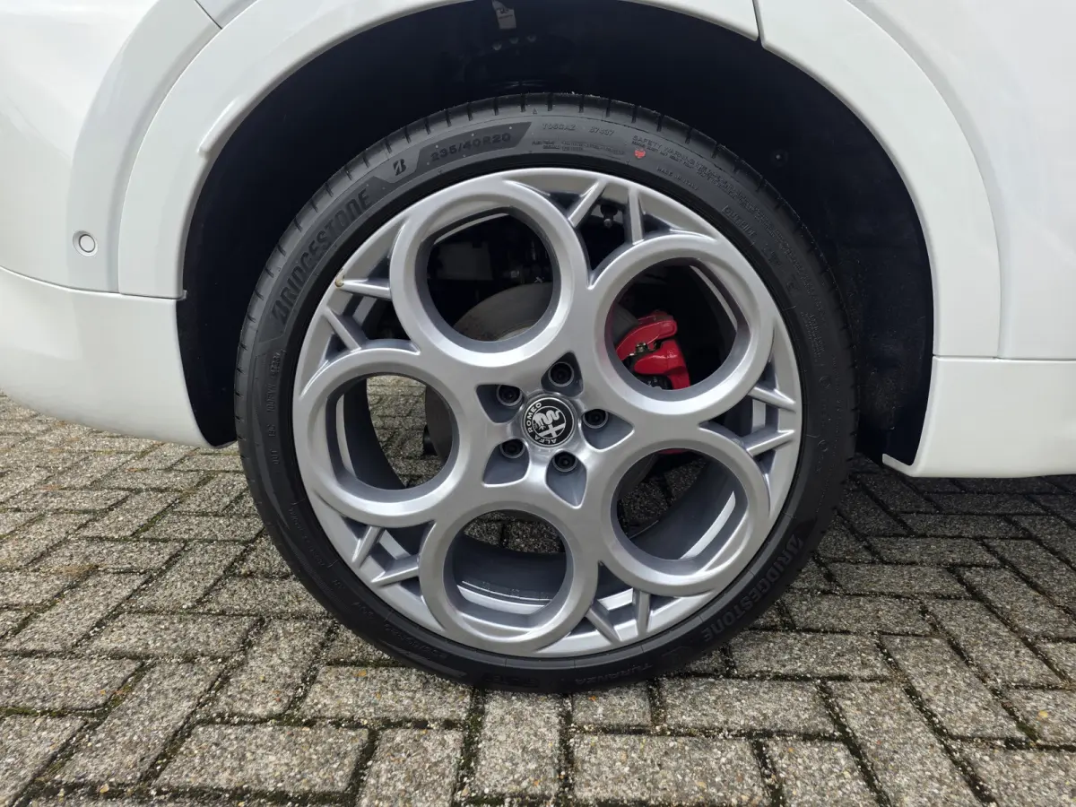 1.3T PHEV 280PK Tributo Italiano | Panorama-dak | Camera 360 | Leer