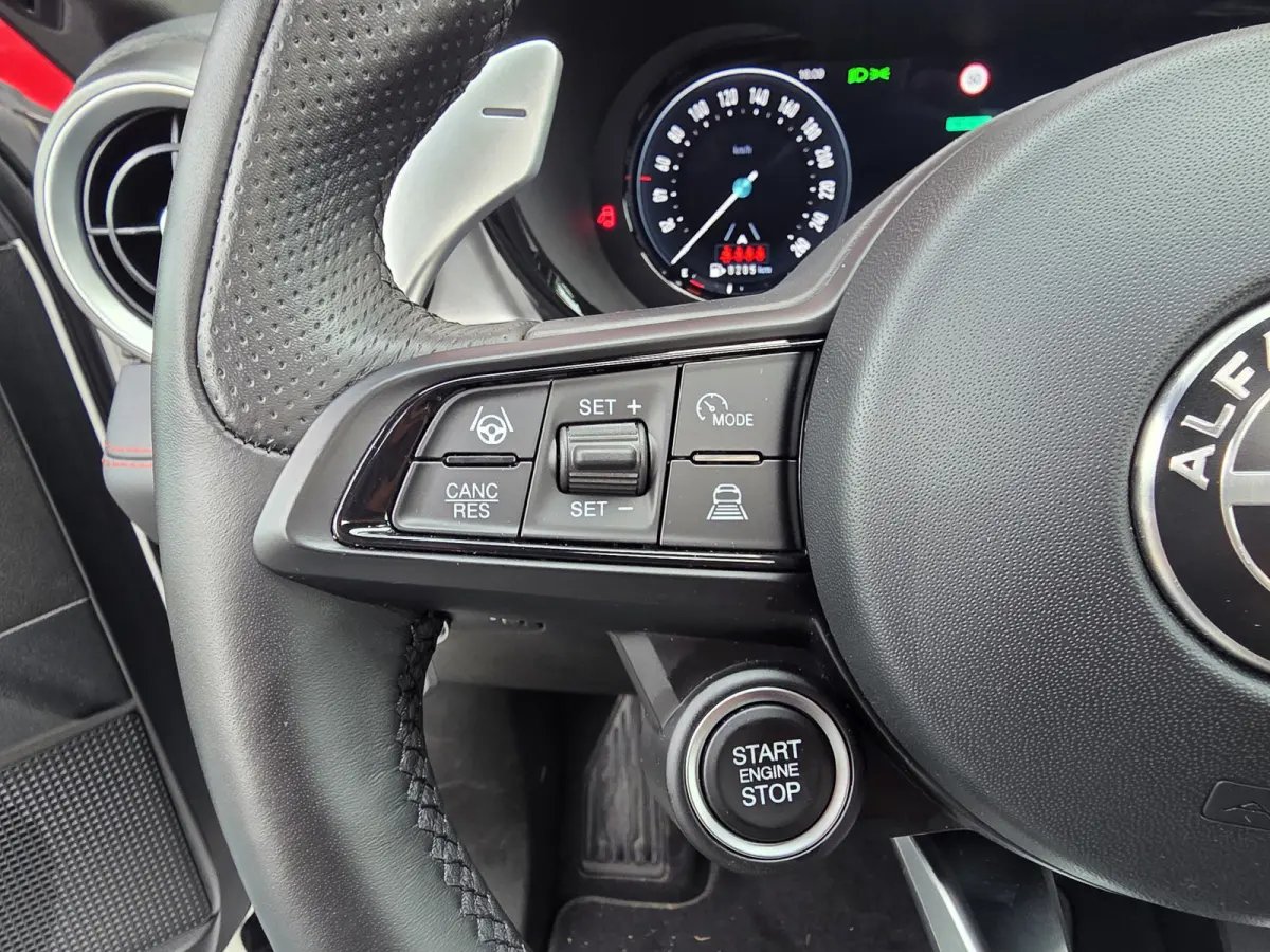 1.3T PHEV 280PK Tributo Italiano | Panorama-dak | Camera 360 | Leer