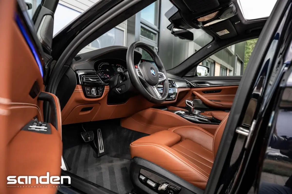 M5 Individual|AzuriteBlack|Schuifdak|Massage|HUD