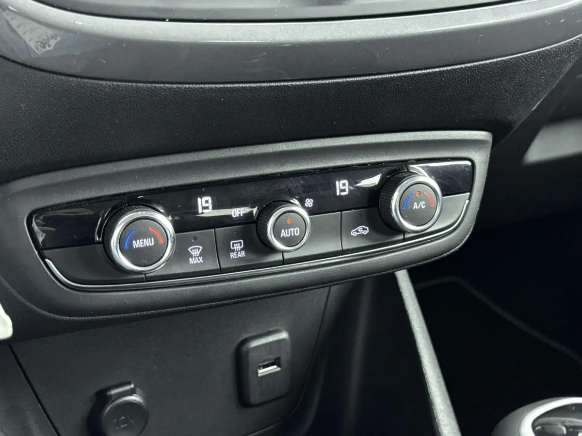 110pk Elegance | 1ste eigenaar | Camera | AppleCarPlay/Android | Climate | Comfortstoel