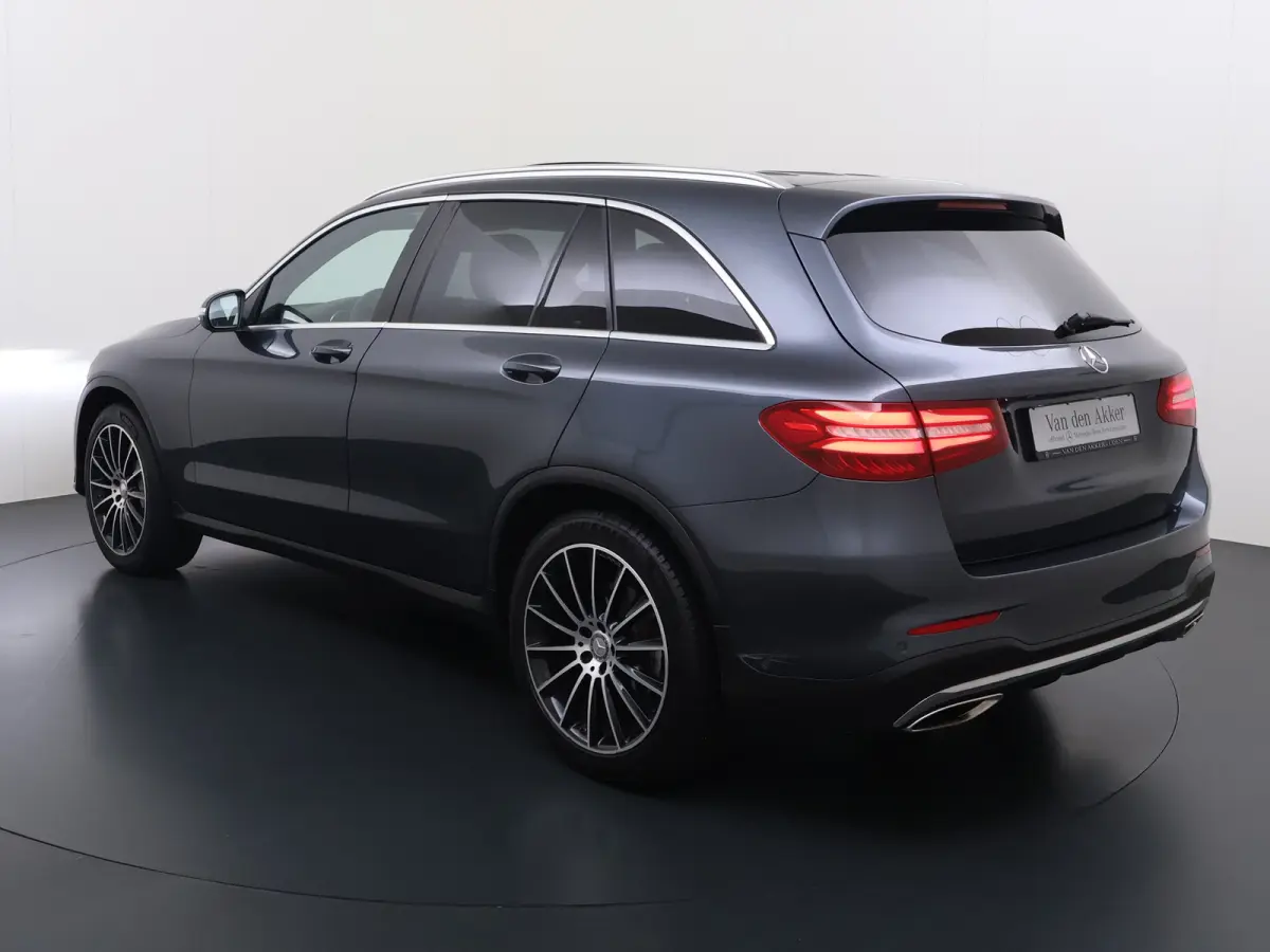 250 AMG 4Matic // Panoramadak // Trekhaak // Burmester // Memory // Standkachel // Achterbank Verwarming // 20" Velgen // Privacy Glas