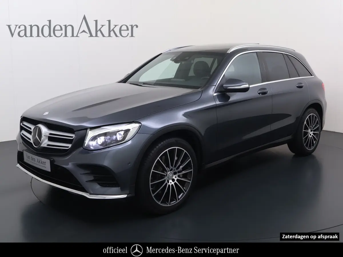 250 AMG 4Matic // Panoramadak // Trekhaak // Burmester // Memory // Standkachel // Achterbank Verwarming // 20" Velgen // Privacy Glas
