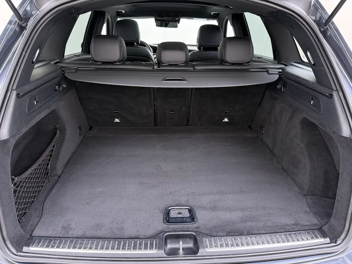 250 AMG 4Matic // Panoramadak // Trekhaak // Burmester // Memory // Standkachel // Achterbank Verwarming // 20" Velgen // Privacy Glas