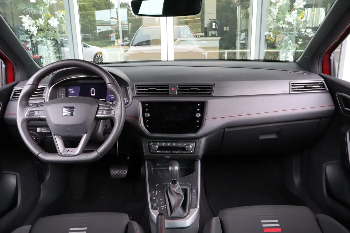 1.0 TSI FR Business Intense Plus Automaat / Virtual Cockpit / Trekhaak / LED / Camera / Cruise