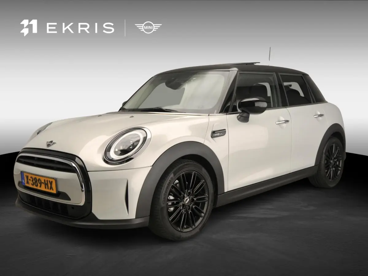 Cooper | Comfort Access | Panoramadak | Cruise Control | Parkeersensoren | Head-Up | Parkeersensoren | Navigatie |