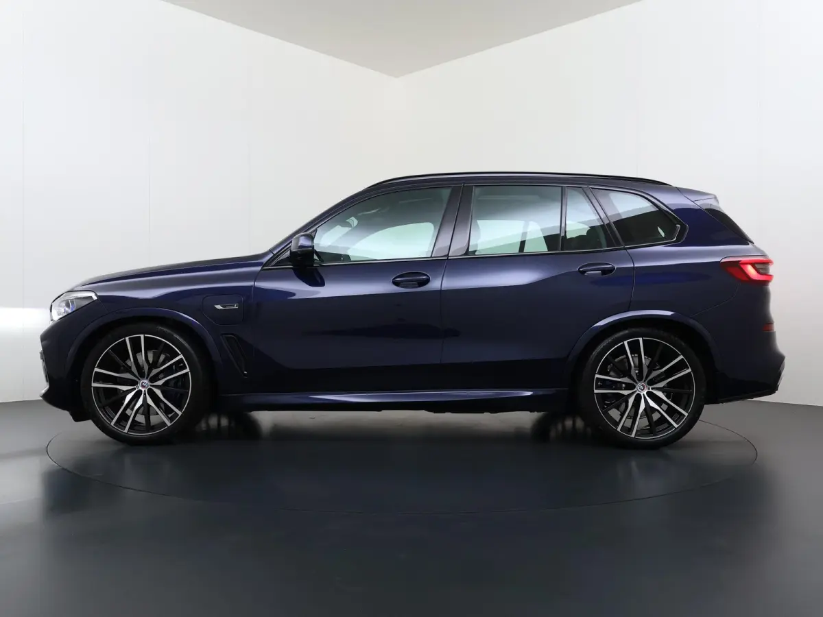 xDrive45e High Executive BOMVOL! | PANO | HARMAN KARDON | LASER LED | ELEK. ACHTER KLEP | ELEK. TREKHAAK | STOELVERWARMING | ELEK. MEM. SEAT | ACHTERUITRIJCAMERA | 22'' VELGEN | RIJKLAAR PRI