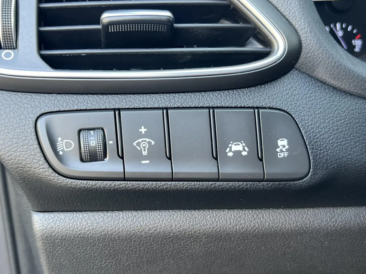 1.0 T-GDI i-Motion volledige historie / navi / parkeersensoren