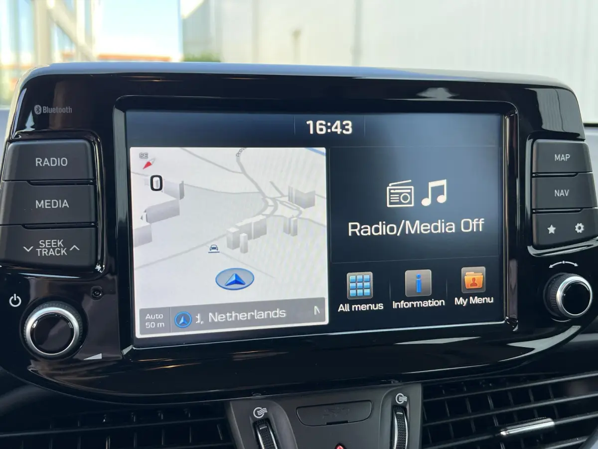 1.0 T-GDI i-Motion volledige historie / navi / parkeersensoren