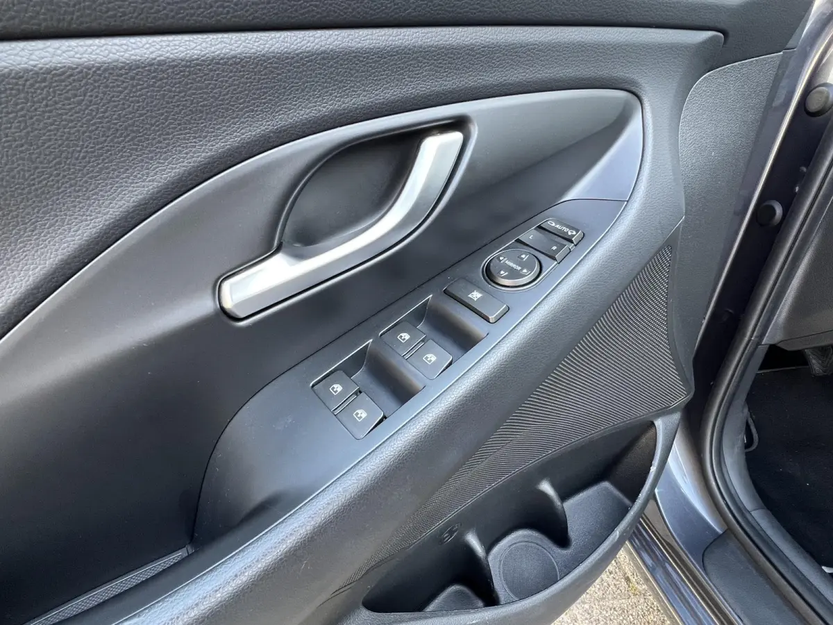 1.0 T-GDI i-Motion volledige historie / navi / parkeersensoren