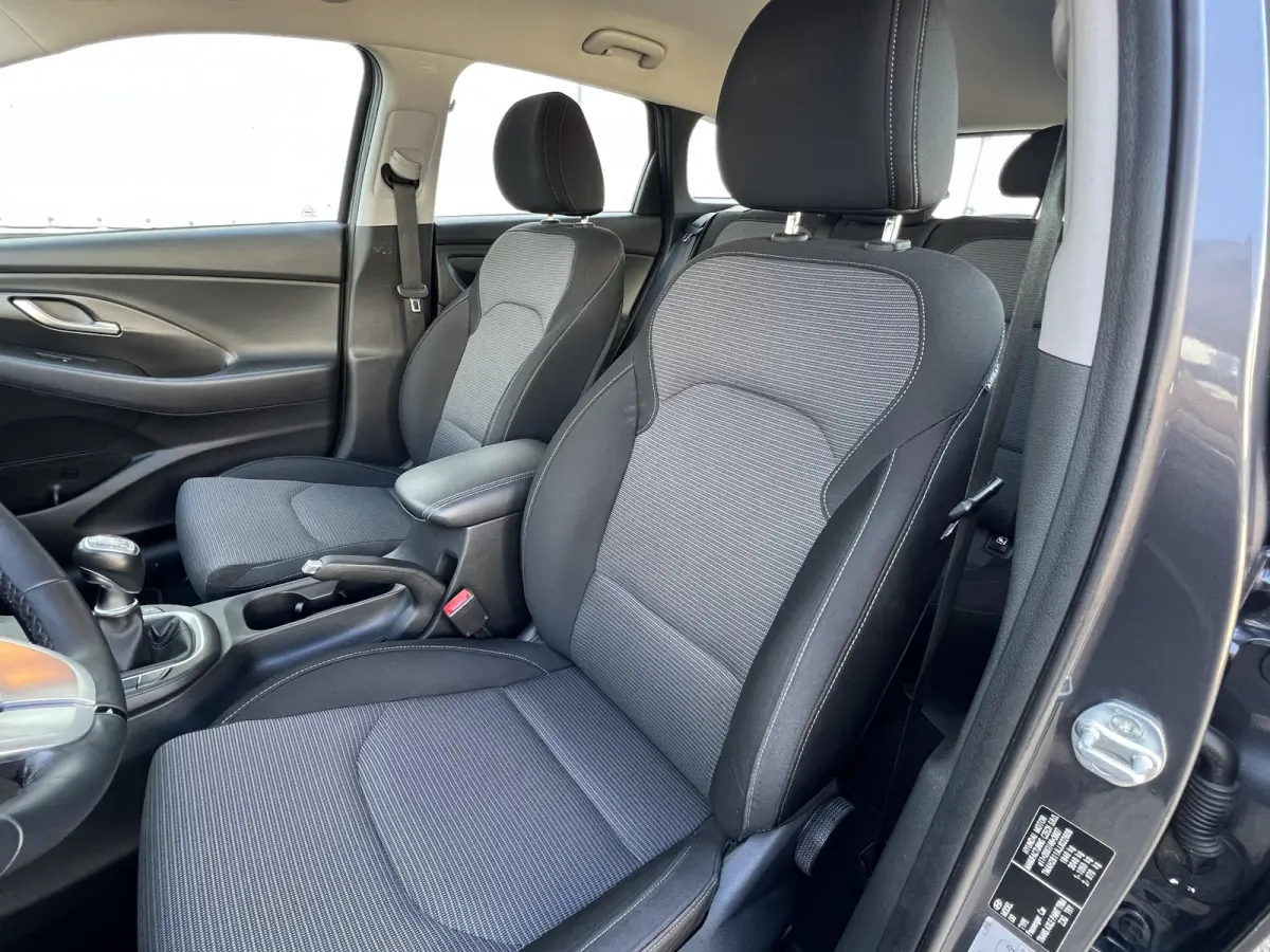1.0 T-GDI i-Motion volledige historie / navi / parkeersensoren