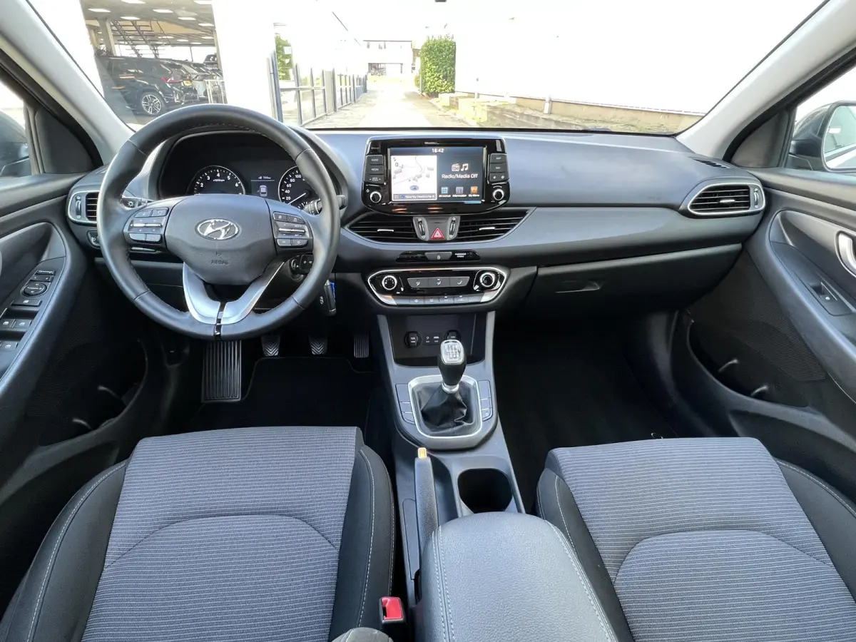 1.0 T-GDI i-Motion volledige historie / navi / parkeersensoren