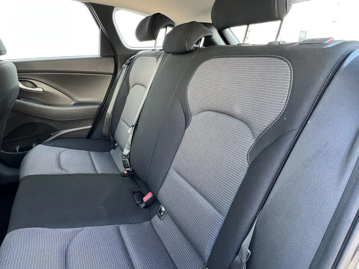 1.0 T-GDI i-Motion volledige historie / navi / parkeersensoren