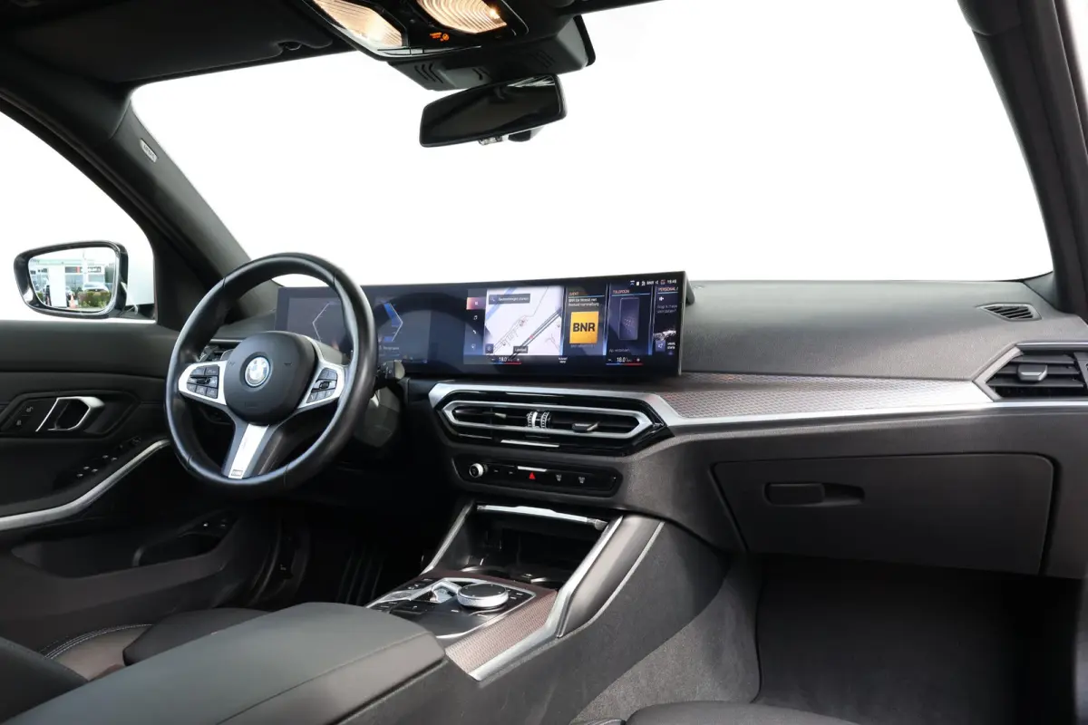 320e | M-Sport Pakket | Panorama Dak | PDC | Driving Assistant Professional | Achteruitrijcamera