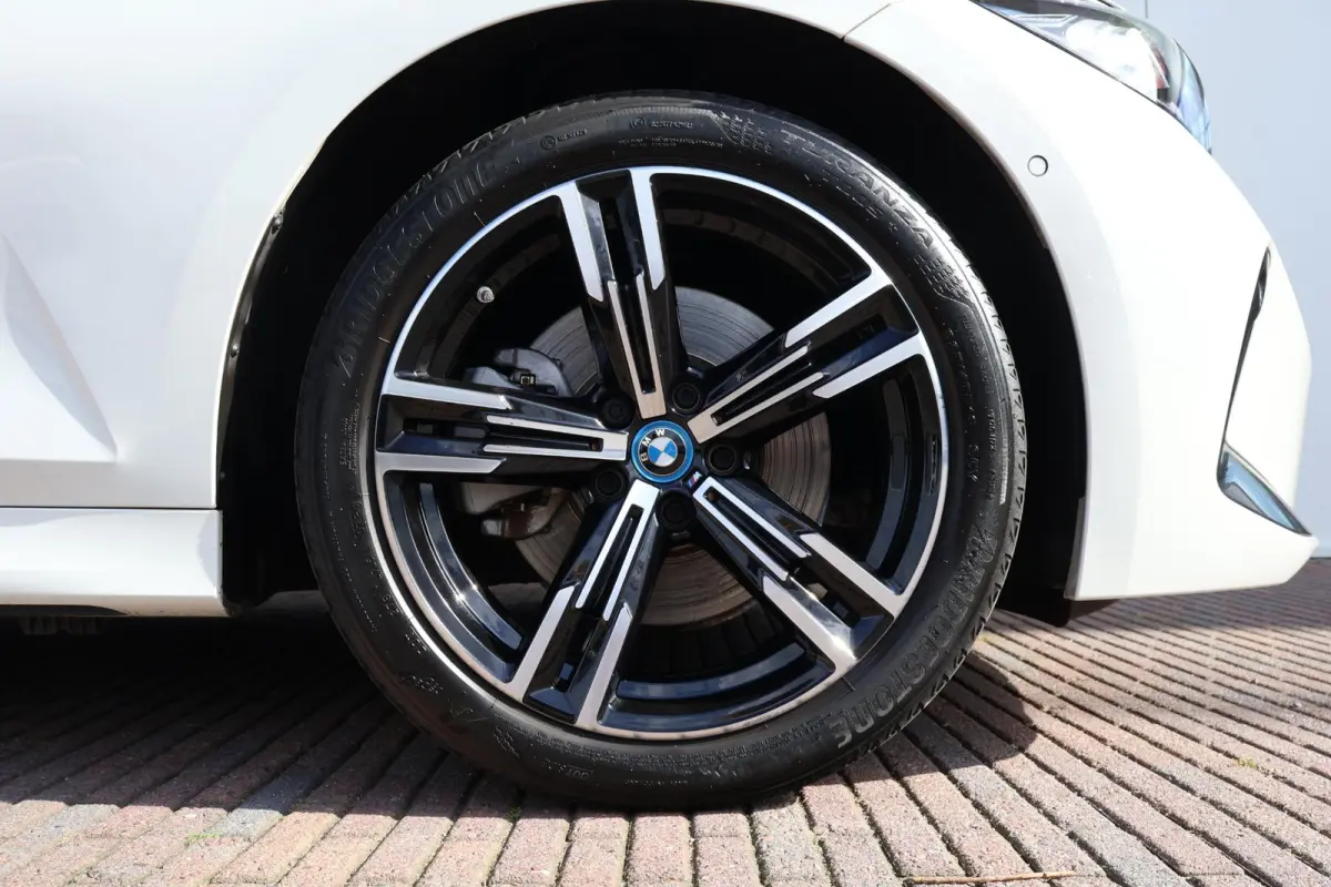 320e | M-Sport Pakket | Panorama Dak | PDC | Driving Assistant Professional | Achteruitrijcamera