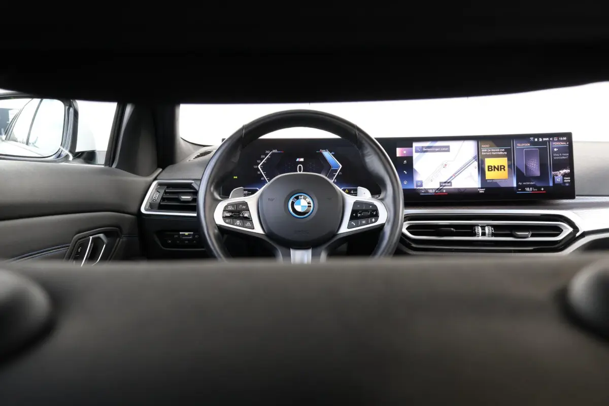 320e | M-Sport Pakket | Panorama Dak | PDC | Driving Assistant Professional | Achteruitrijcamera