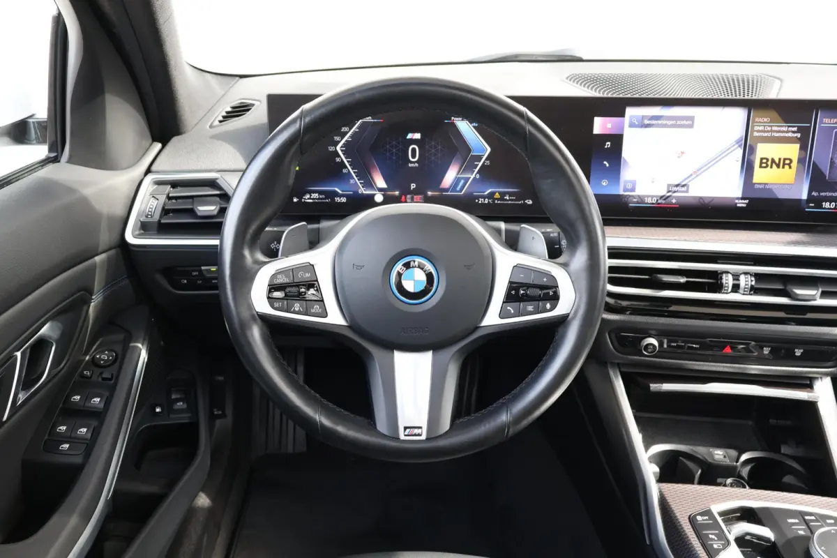 320e | M-Sport Pakket | Panorama Dak | PDC | Driving Assistant Professional | Achteruitrijcamera