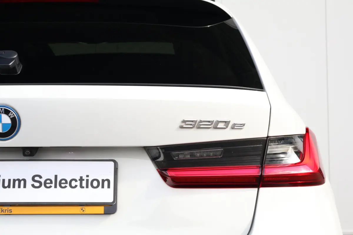 320e | M-Sport Pakket | Panorama Dak | PDC | Driving Assistant Professional | Achteruitrijcamera