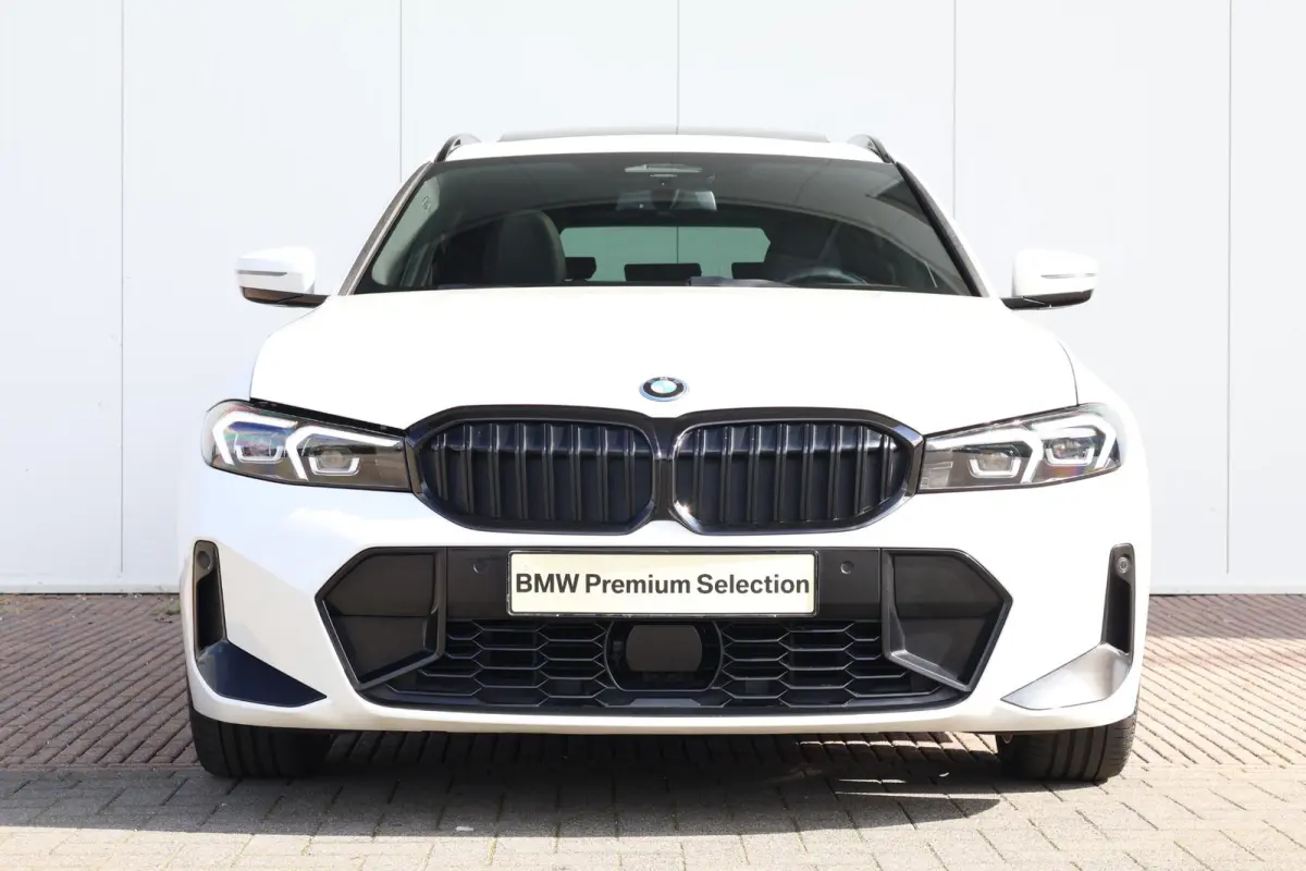 320e | M-Sport Pakket | Panorama Dak | PDC | Driving Assistant Professional | Achteruitrijcamera