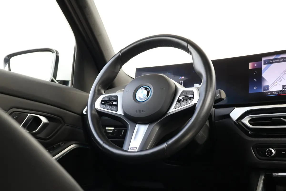 320e | M-Sport Pakket | Panorama Dak | PDC | Driving Assistant Professional | Achteruitrijcamera