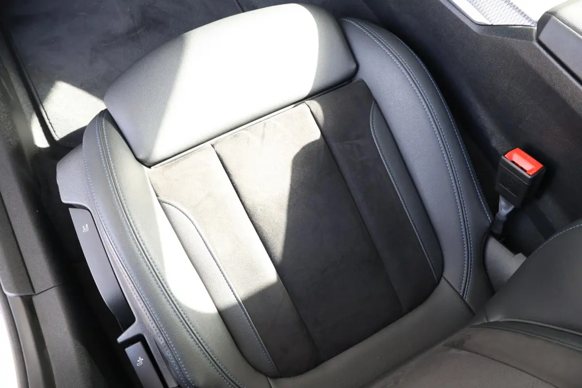 320e | M-Sport Pakket | Panorama Dak | PDC | Driving Assistant Professional | Achteruitrijcamera