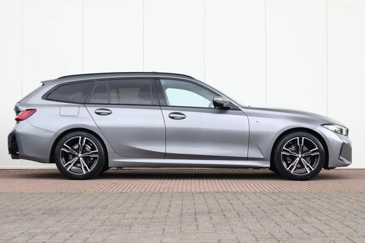 318i | M-Sport pakket | Panorama Dak | Stoelverwarming | Achteruitrijcamera |