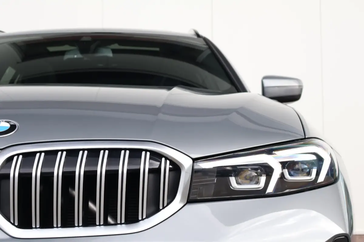 318i | M-Sport pakket | Panorama Dak | Stoelverwarming | Achteruitrijcamera |