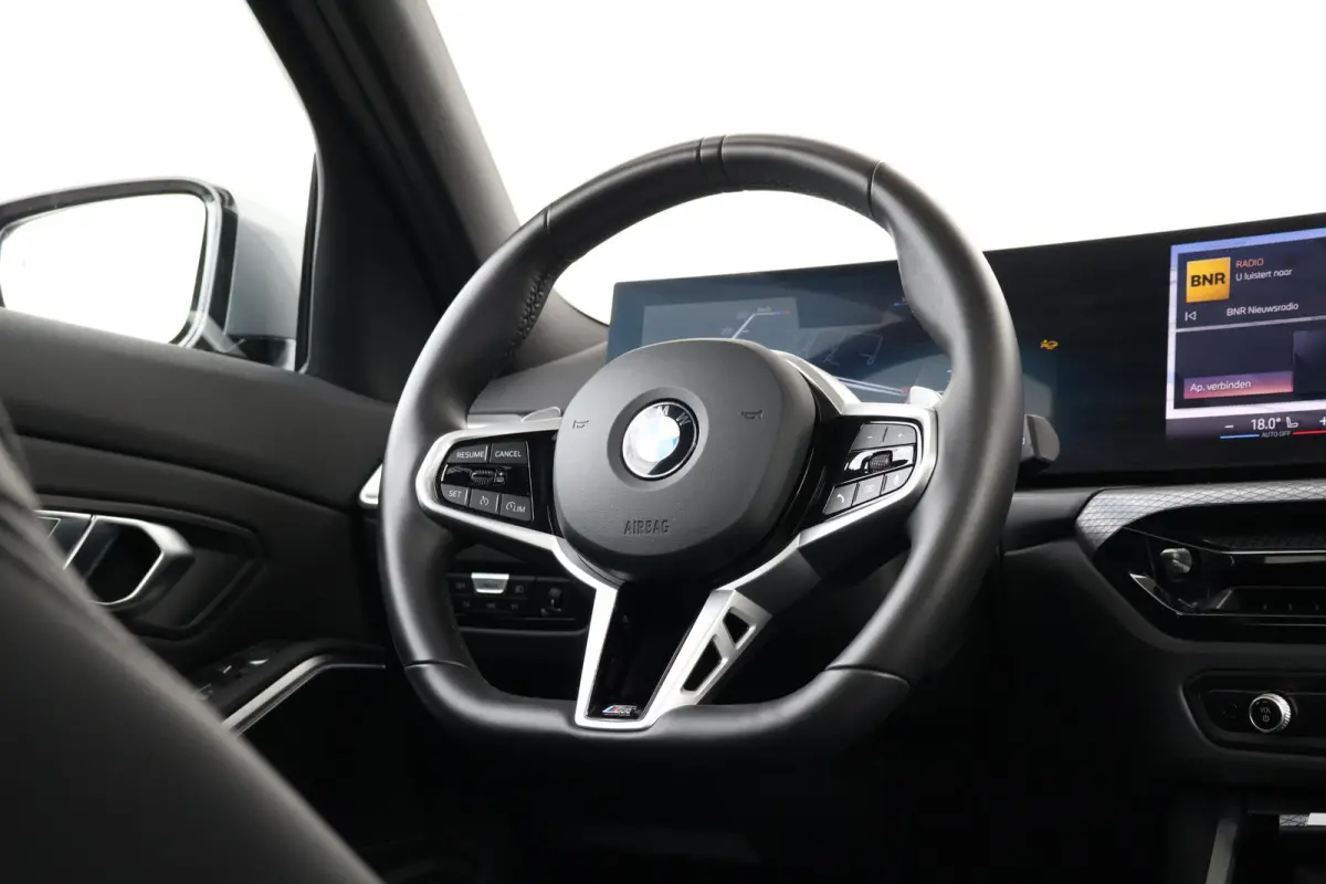 318i | M-Sport pakket | Panorama Dak | Stoelverwarming | Achteruitrijcamera |