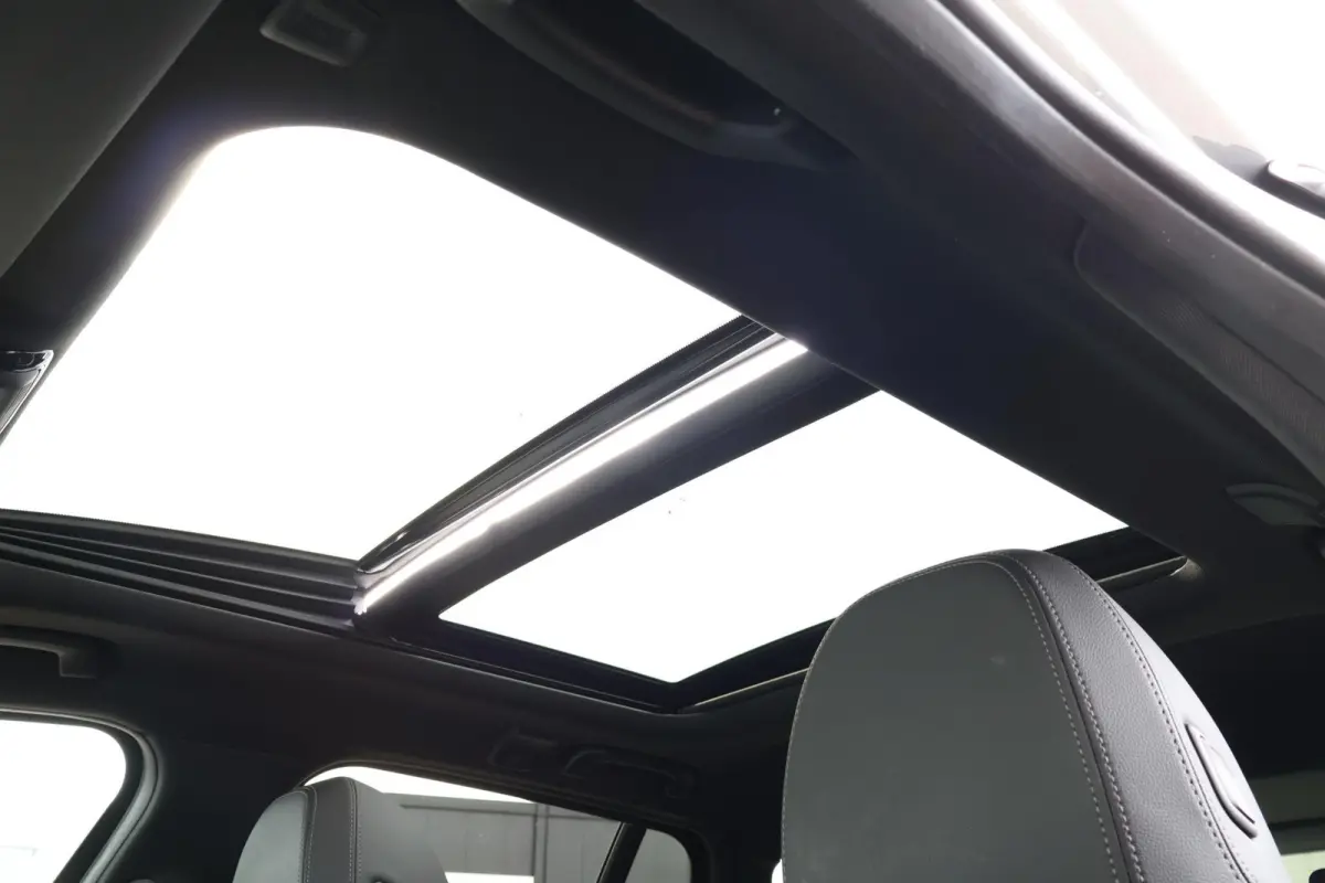 318i | M-Sport pakket | Panorama Dak | Stoelverwarming | Achteruitrijcamera |