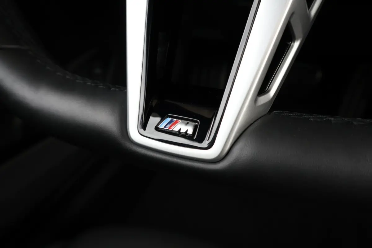 318i | M-Sport pakket | Panorama Dak | Stoelverwarming | Achteruitrijcamera |