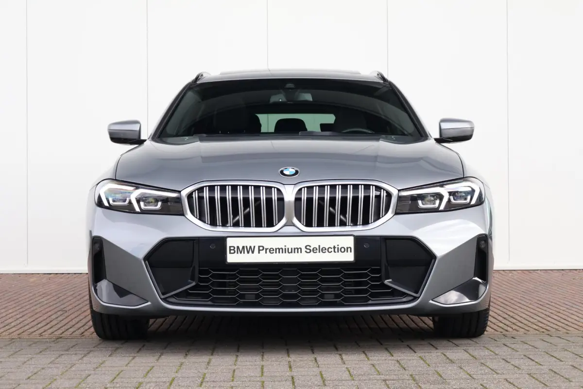 318i | M-Sport pakket | Panorama Dak | Stoelverwarming | Achteruitrijcamera |