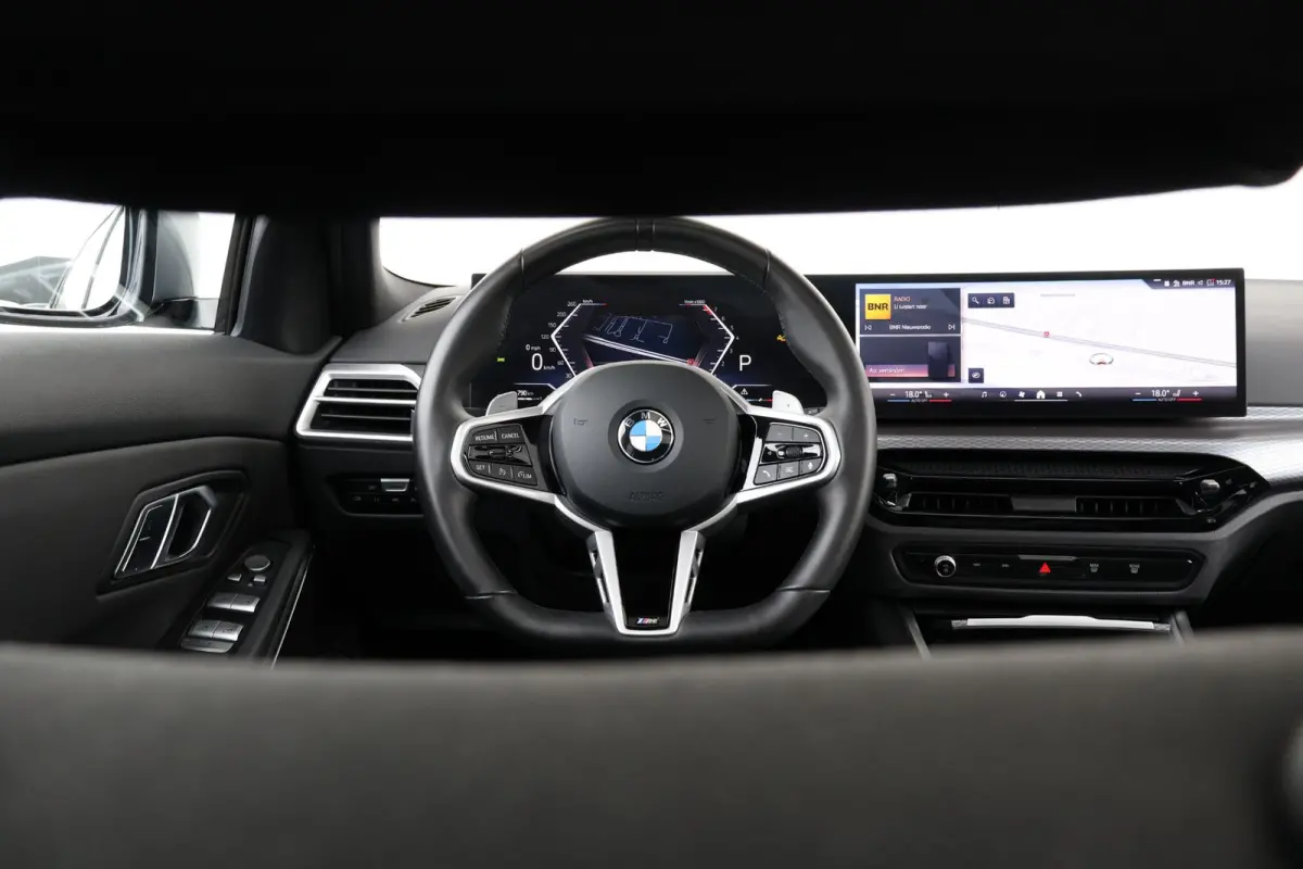 318i | M-Sport pakket | Panorama Dak | Stoelverwarming | Achteruitrijcamera |