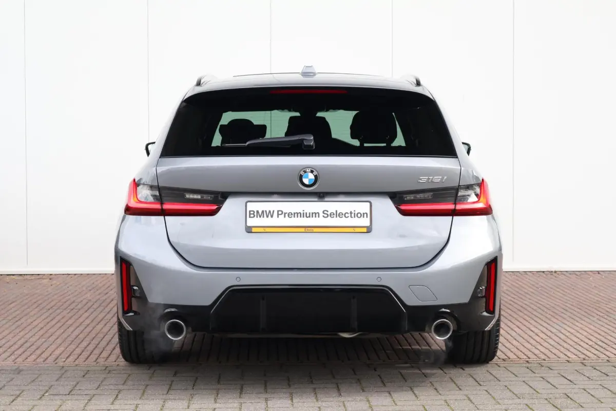 318i | M-Sport pakket | Panorama Dak | Stoelverwarming | Achteruitrijcamera |