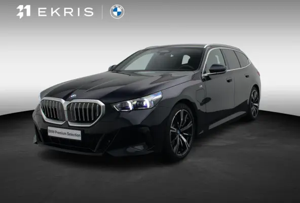 530e M Sport Edition | Innovation Pack | Trekhaak | Panoramadak | Driving Assistant Plus | Bowers & Wilkins | 20''