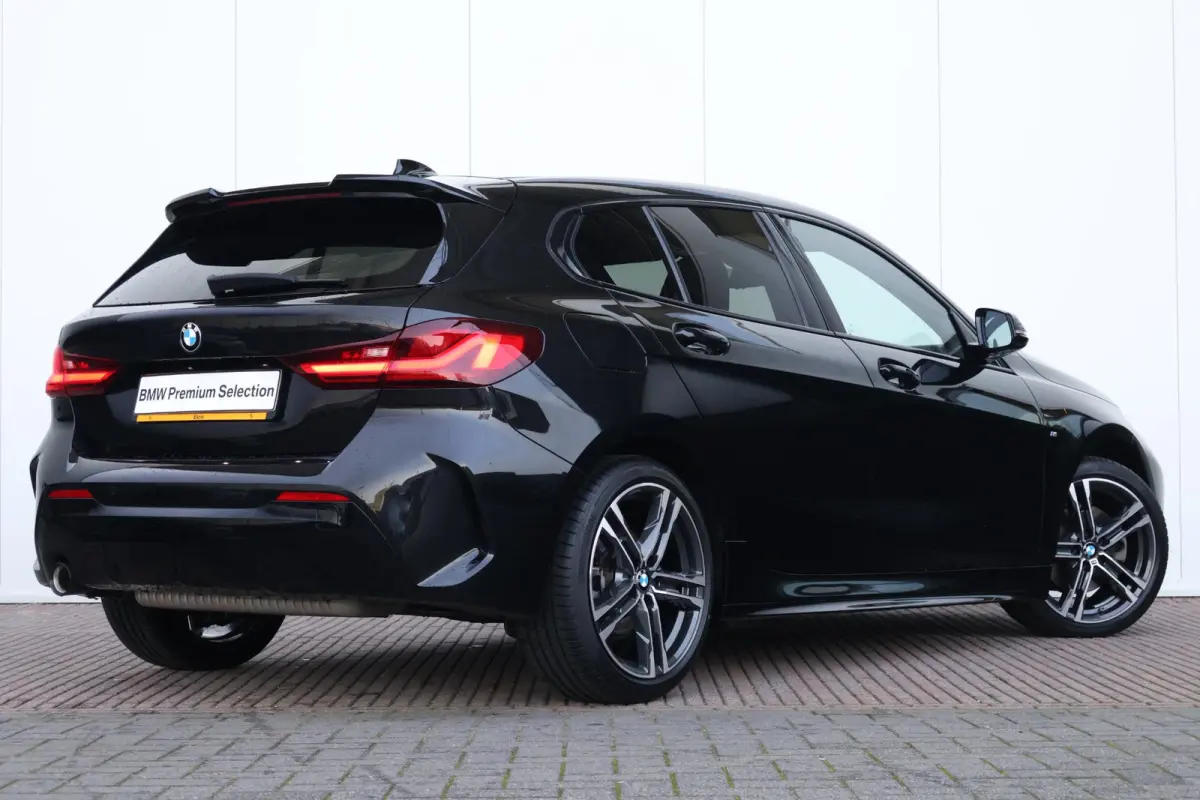 118i | M-Sport Pakket | Stuur & Stoelverwarming | PDC | Hifi | Comforttoegang |