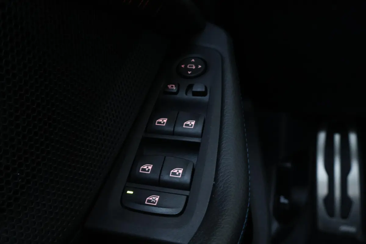 118i | M-Sport Pakket | Stuur & Stoelverwarming | PDC | Hifi | Comforttoegang |