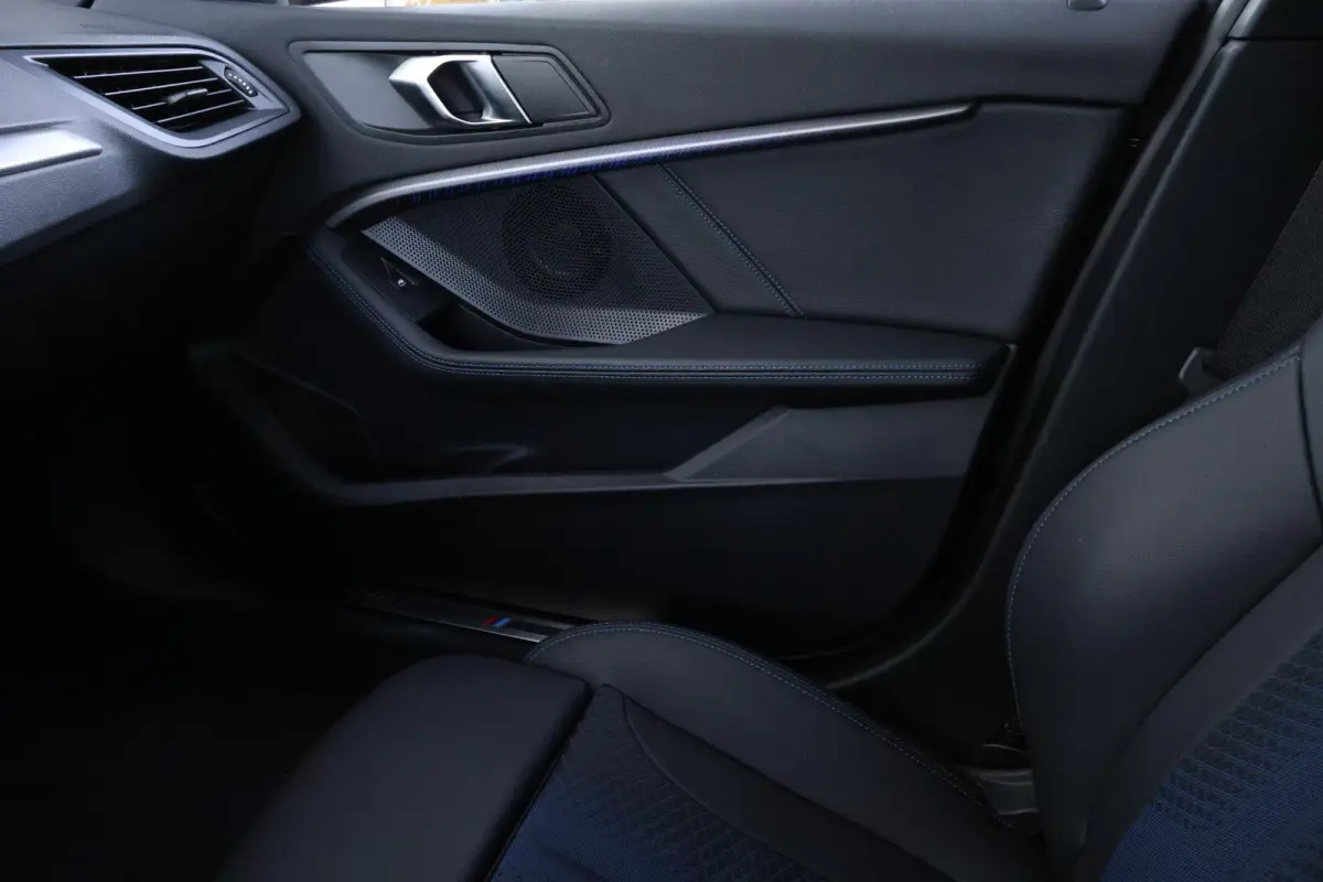 118i | M-Sport Pakket | Stuur & Stoelverwarming | PDC | Hifi | Comforttoegang |