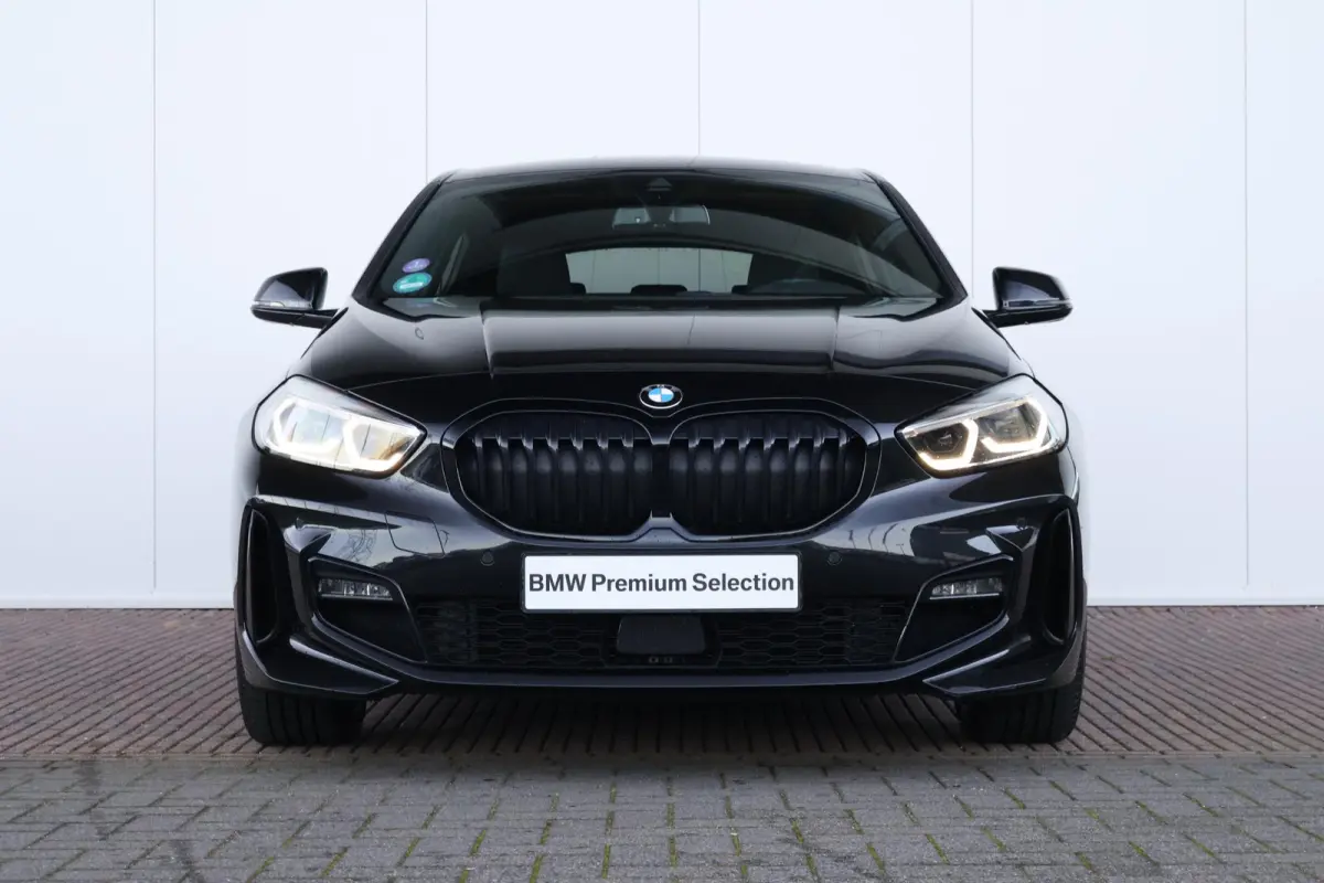 118i | M-Sport Pakket | Stuur & Stoelverwarming | PDC | Hifi | Comforttoegang |