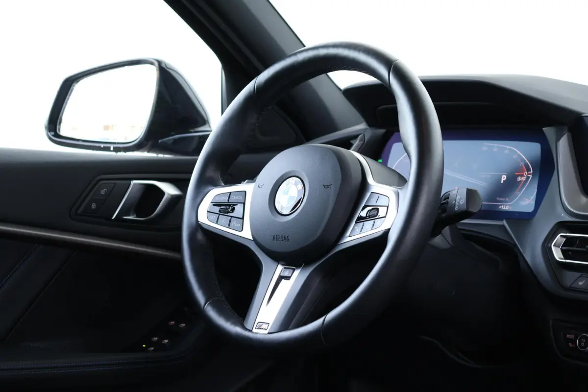 118i | M-Sport Pakket | Stuur & Stoelverwarming | PDC | Hifi | Comforttoegang |