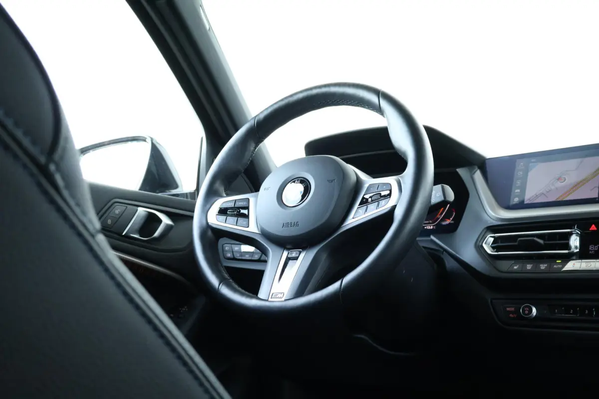118i | M-Sport Pakket | Stuur & Stoelverwarming | PDC | Hifi | Comforttoegang |