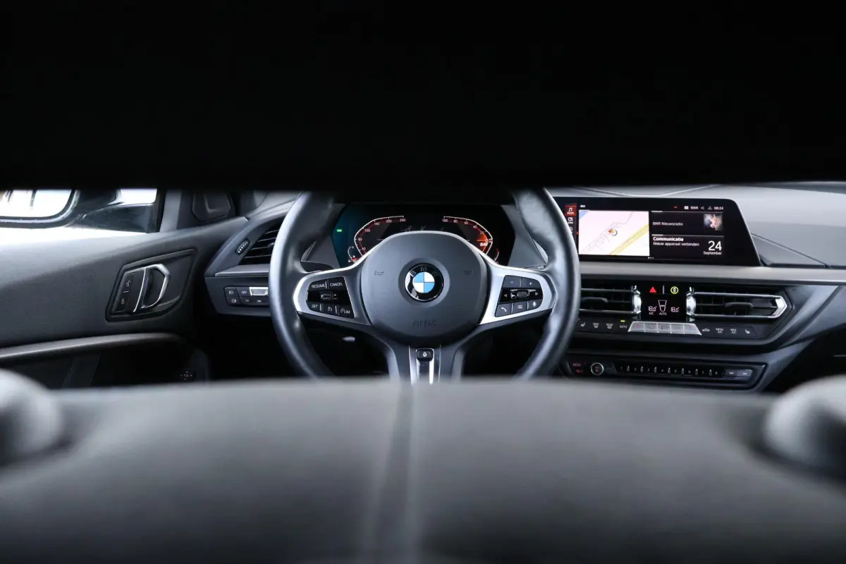 118i | M-Sport Pakket | Stuur & Stoelverwarming | PDC | Hifi | Comforttoegang |