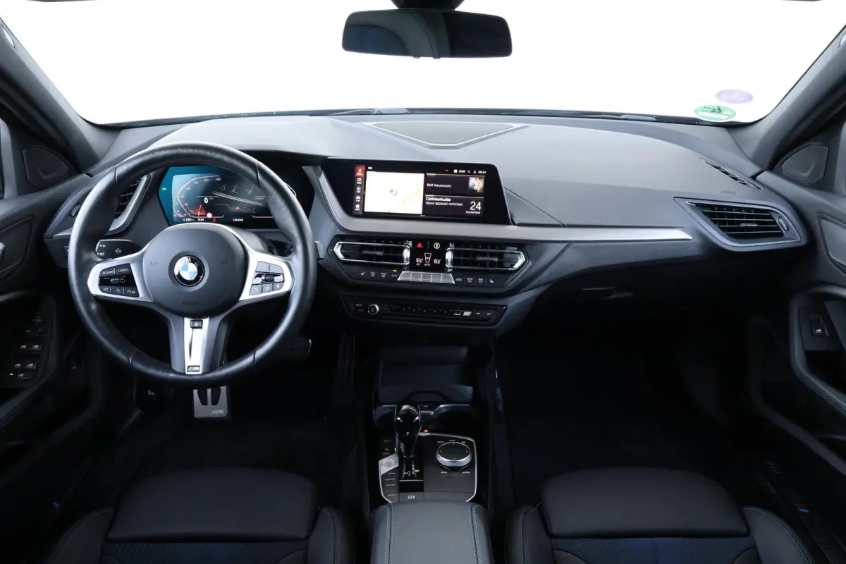 118i | M-Sport Pakket | Stuur & Stoelverwarming | PDC | Hifi | Comforttoegang |
