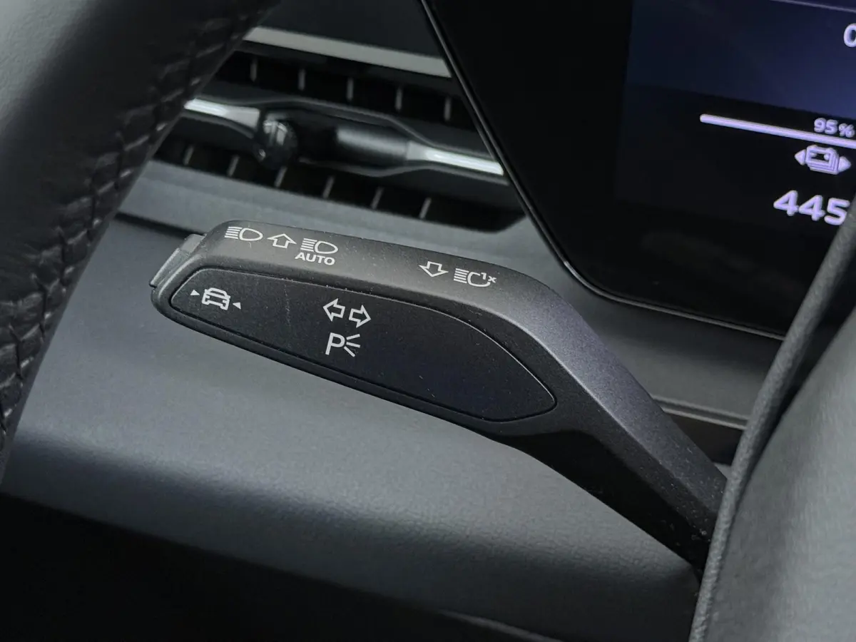 Launch edition 83 kWh ELEK. TREKHAAK | STOEL VERWARMING VOOR EN ACHTER | KEYLESS | 360 CAMERA | STUURVERWARMING | FABRIEKS GARANTIE TM 01-08-2027 |