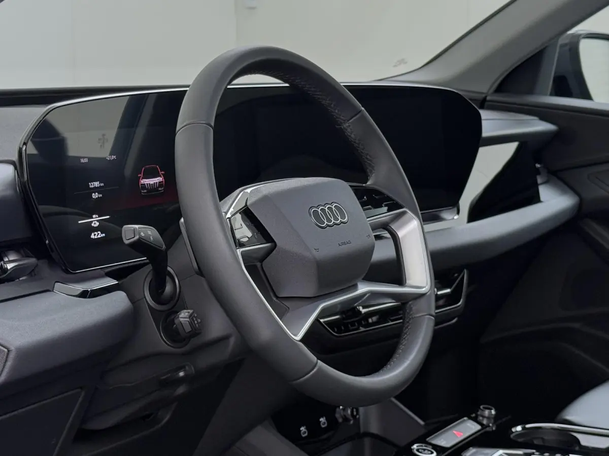 Launch edition 83 kWh ELEK. TREKHAAK | STOEL VERWARMING VOOR EN ACHTER | KEYLESS | 360 CAMERA | STUURVERWARMING | FABRIEKS GARANTIE TM 01-08-2027 |