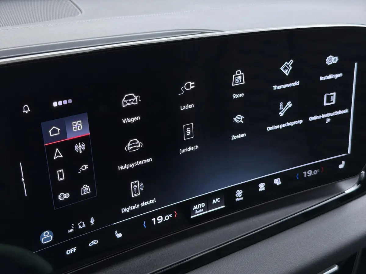 Launch edition 83 kWh ELEK. TREKHAAK | STOEL VERWARMING VOOR EN ACHTER | KEYLESS | 360 CAMERA | STUURVERWARMING | FABRIEKS GARANTIE TM 01-08-2027 |