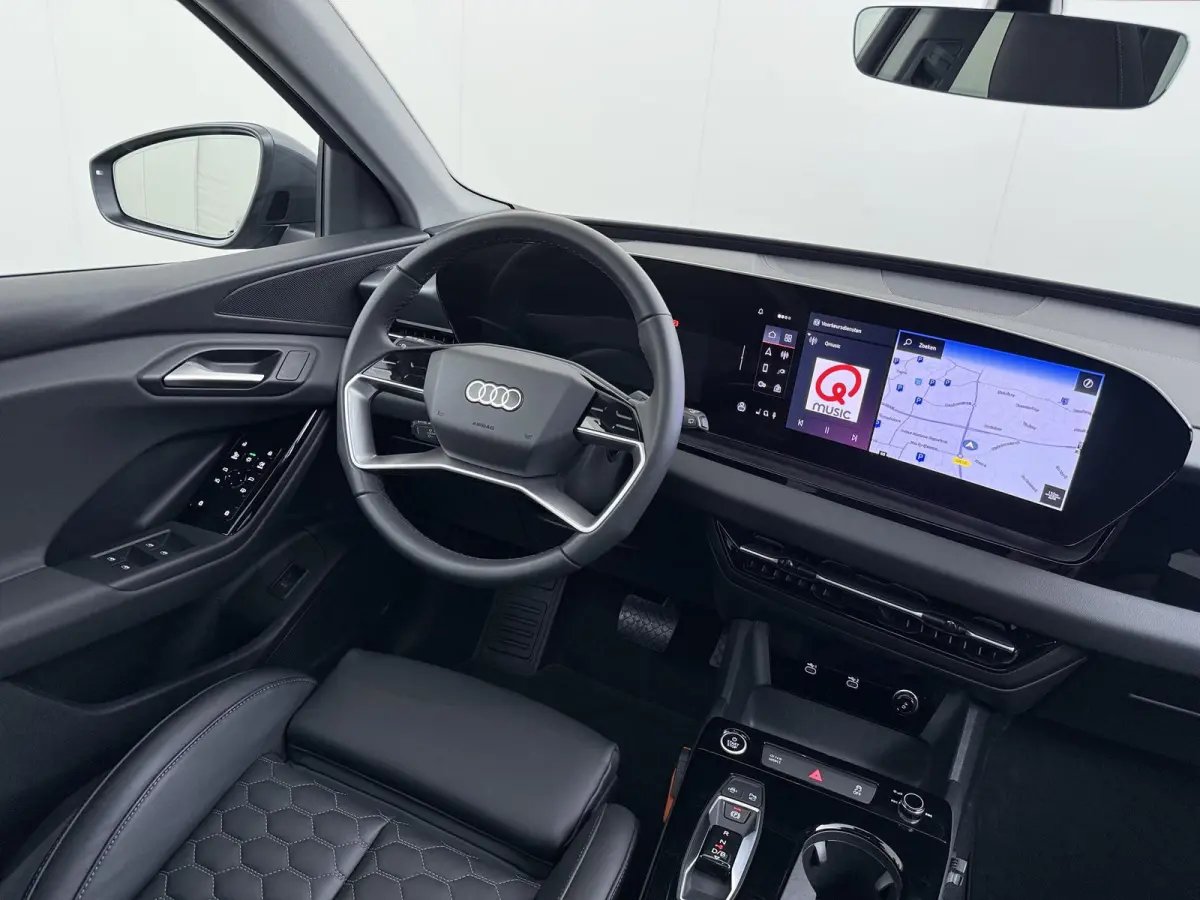 Launch edition 83 kWh ELEK. TREKHAAK | STOEL VERWARMING VOOR EN ACHTER | KEYLESS | 360 CAMERA | STUURVERWARMING | FABRIEKS GARANTIE TM 01-08-2027 |