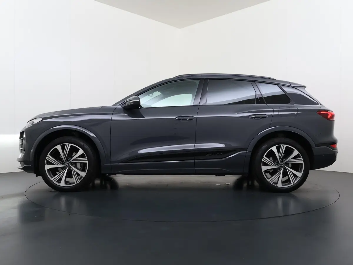 Launch edition 83 kWh ELEK. TREKHAAK | STOEL VERWARMING VOOR EN ACHTER | KEYLESS | 360 CAMERA | STUURVERWARMING | FABRIEKS GARANTIE TM 01-08-2027 |